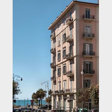 Apartmán A Casa Di Adri Salerno Exteriér fotografie
